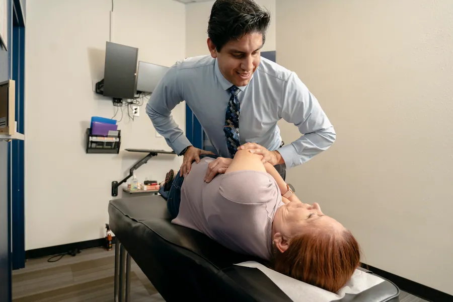 Chiropractic care for hip pain at Zamora Chiropractic